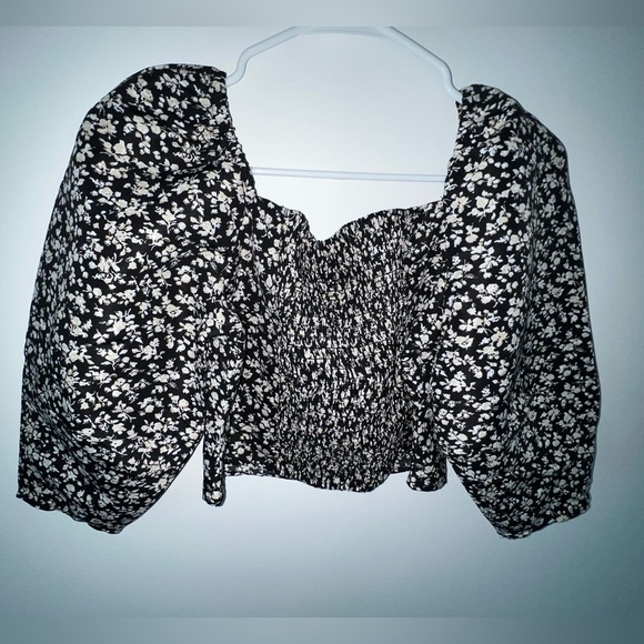 Levi’s Effortless Floral Black Puff Long Sleeve Cropped Statement Blouse Medium - Picture 4 of 7